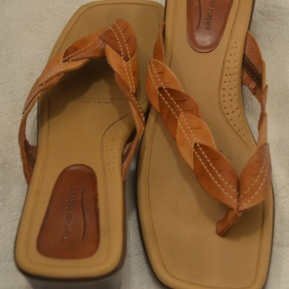 Denver Hayes  Leaf Design Open Toe Sandal - Picture 3 of 4